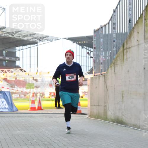 08.12.2024 - St. Pauli X-Mass-Run No. 14 H.Heesch http://msf.ph/oto/7489956 08.12.2024 09:56:14 Ziel 438, 1946, 2911, 3094, 415, 438 meine-sportfotos.de
