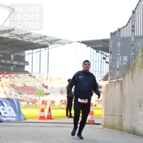 08.12.2024 - St. Pauli X-Mass-Run No. 14 H.Heesch http://msf.ph/oto/7489971 08.12.2024 09:56:17 Ziel 438, 1946, 2911, 3094, 415 meine-sportfotos.de
