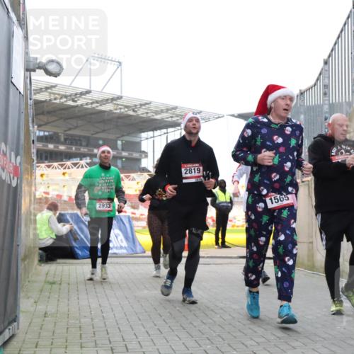 08.12.2024 - St. Pauli X-Mass-Run No. 14 H.Heesch http://msf.ph/oto/7489993 08.12.2024 10:04:19 Ziel 624, 1565, 1678, 2219, 2819, 2948, 2955, 3071, 3082, 3169, 3179, 3180, 815, 1565, 1788, 1870, 2819, 2933, 3071 meine-sportfotos.de