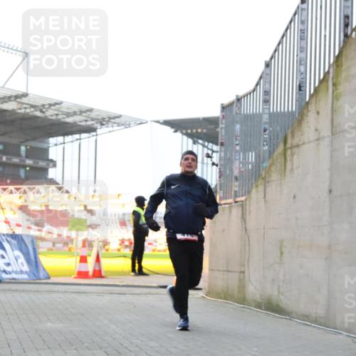 08.12.2024 - St. Pauli X-Mass-Run No. 14 H.Heesch http://msf.ph/oto/7489994 08.12.2024 09:56:18 Ziel 438, 1946, 2911, 3094, 415 meine-sportfotos.de