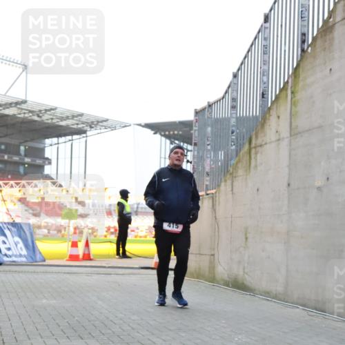 08.12.2024 - St. Pauli X-Mass-Run No. 14 H.Heesch http://msf.ph/oto/7490005 08.12.2024 09:56:18 Ziel 438, 1946, 2911, 3094, 415 meine-sportfotos.de