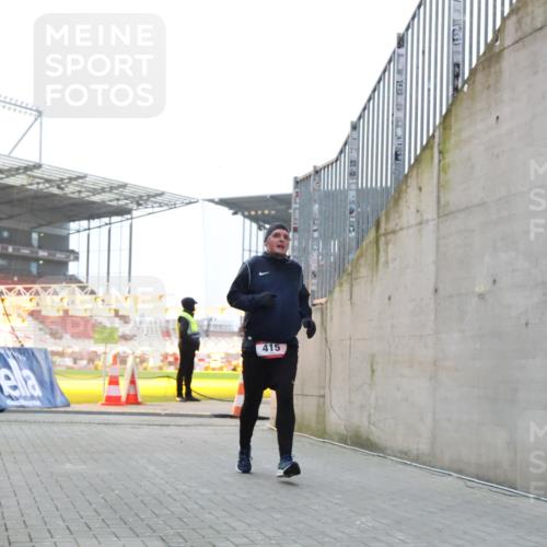 08.12.2024 - St. Pauli X-Mass-Run No. 14 H.Heesch http://msf.ph/oto/7490013 08.12.2024 09:56:18 Ziel 438, 1946, 2911, 3094, 415 meine-sportfotos.de