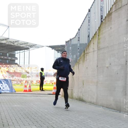08.12.2024 - St. Pauli X-Mass-Run No. 14 H.Heesch http://msf.ph/oto/7490023 08.12.2024 09:56:18 Ziel 438, 1946, 2911, 3094, 415 meine-sportfotos.de