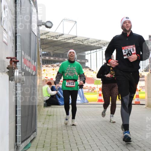 08.12.2024 - St. Pauli X-Mass-Run No. 14 H.Heesch http://msf.ph/oto/7490037 08.12.2024 10:04:20 Ziel 624, 1565, 1678, 2219, 2819, 2948, 2955, 3071, 3082, 3169, 3179, 3180, 815, 1565, 1788, 1870, 2819, 2933, 3071 meine-sportfotos.de