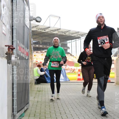 08.12.2024 - St. Pauli X-Mass-Run No. 14 H.Heesch http://msf.ph/oto/7490043 08.12.2024 10:04:20 Ziel 624, 1565, 1678, 2219, 2819, 2948, 2955, 3071, 3082, 3169, 3179, 3180, 815, 1565, 1788, 1870, 2819, 2933, 3071 meine-sportfotos.de