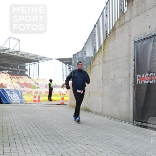08.12.2024 - St. Pauli X-Mass-Run No. 14 H.Heesch http://msf.ph/oto/7490050 08.12.2024 09:56:18 Ziel 438, 1946, 2911, 3094, 415 meine-sportfotos.de