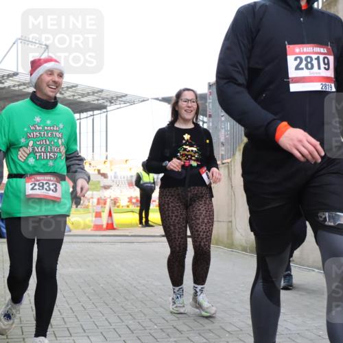 08.12.2024 - St. Pauli X-Mass-Run No. 14 H.Heesch http://msf.ph/oto/7490096 08.12.2024 10:04:22 Ziel 1565, 1788, 1870, 2219, 2819, 2933, 2948, 2955, 3071, 3082, 3169, 3179, 3180, 815, 1788, 1870, 2933 meine-sportfotos.de