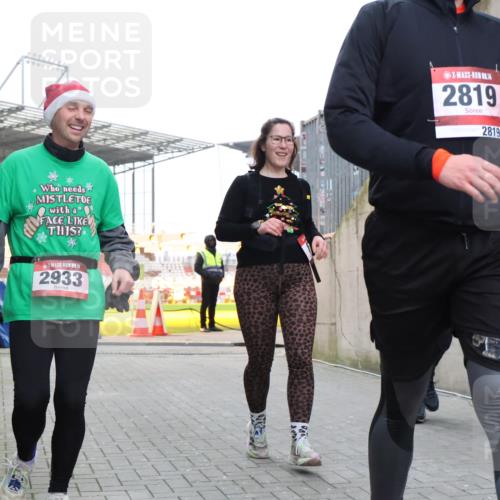 08.12.2024 - St. Pauli X-Mass-Run No. 14 H.Heesch http://msf.ph/oto/7490103 08.12.2024 10:04:22 Ziel 1565, 1788, 1870, 2219, 2819, 2933, 2948, 2955, 3071, 3082, 3169, 3179, 3180, 815, 1788, 1870, 2933 meine-sportfotos.de