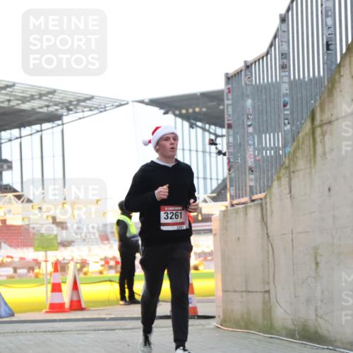 08.12.2024 - St. Pauli X-Mass-Run No. 14 H.Heesch http://msf.ph/oto/7490176 08.12.2024 09:56:32 Ziel 415, 1852, 799, 3256, 3261 meine-sportfotos.de