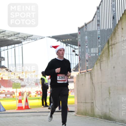 08.12.2024 - St. Pauli X-Mass-Run No. 14 H.Heesch http://msf.ph/oto/7490182 08.12.2024 09:56:32 Ziel 415, 1852, 799, 3256, 3261 meine-sportfotos.de