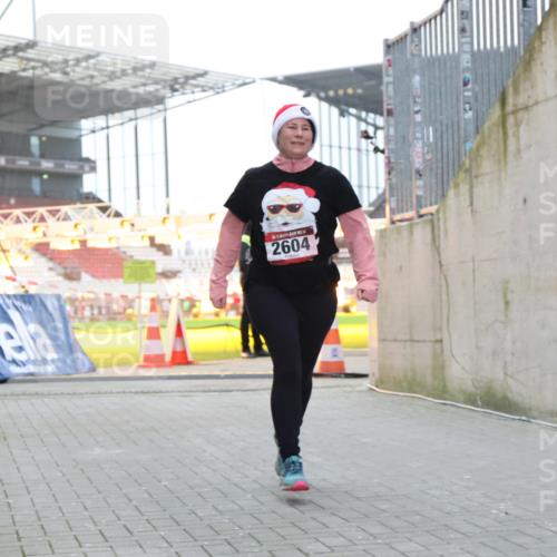 08.12.2024 - St. Pauli X-Mass-Run No. 14 H.Heesch http://msf.ph/oto/7490184 08.12.2024 10:04:32 Ziel 815, 1565, 1788, 1870, 2604, 2819, 2933, 3071, 1421, 2604, 3008 meine-sportfotos.de