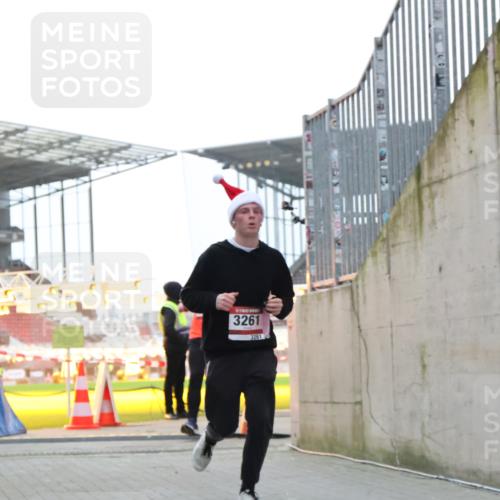 08.12.2024 - St. Pauli X-Mass-Run No. 14 H.Heesch http://msf.ph/oto/7490189 08.12.2024 09:56:32 Ziel 415, 1852, 799, 3256, 3261 meine-sportfotos.de