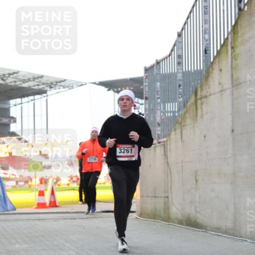 08.12.2024 - St. Pauli X-Mass-Run No. 14 H.Heesch http://msf.ph/oto/7490206 08.12.2024 09:56:32 Ziel 415, 1852, 799, 3256, 3261 meine-sportfotos.de