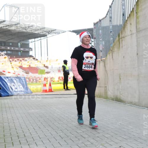 08.12.2024 - St. Pauli X-Mass-Run No. 14 H.Heesch http://msf.ph/oto/7490211 08.12.2024 10:04:32 Ziel 815, 1565, 1788, 1870, 2604, 2819, 2933, 3071, 1421, 2604, 3008 meine-sportfotos.de