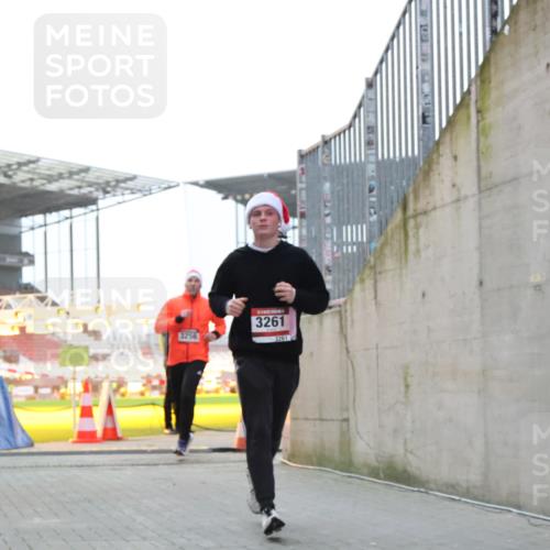 08.12.2024 - St. Pauli X-Mass-Run No. 14 H.Heesch http://msf.ph/oto/7490212 08.12.2024 09:56:32 Ziel 415, 1852, 799, 3256, 3261 meine-sportfotos.de