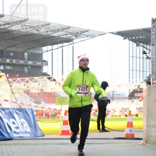 08.12.2024 - St. Pauli X-Mass-Run No. 14 H.Heesch http://msf.ph/oto/7490216 08.12.2024 10:04:35 Ziel 815, 1788, 1870, 2604, 2933, 31, 89, 791, 1421, 2382, 2383, 3008 meine-sportfotos.de
