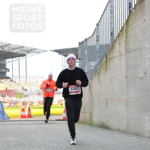 08.12.2024 - St. Pauli X-Mass-Run No. 14 H.Heesch http://msf.ph/oto/7490217 08.12.2024 09:56:32 Ziel 415, 1852, 799, 3256, 3261 meine-sportfotos.de