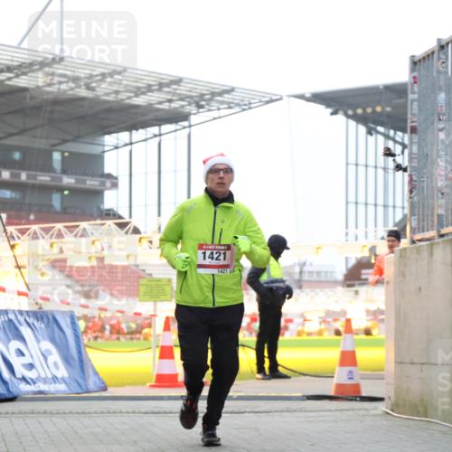 08.12.2024 - St. Pauli X-Mass-Run No. 14 H.Heesch http://msf.ph/oto/7490221 08.12.2024 10:04:36 Ziel 815, 1870, 2604, 31, 89, 791, 1421, 2382, 2383, 3008 meine-sportfotos.de