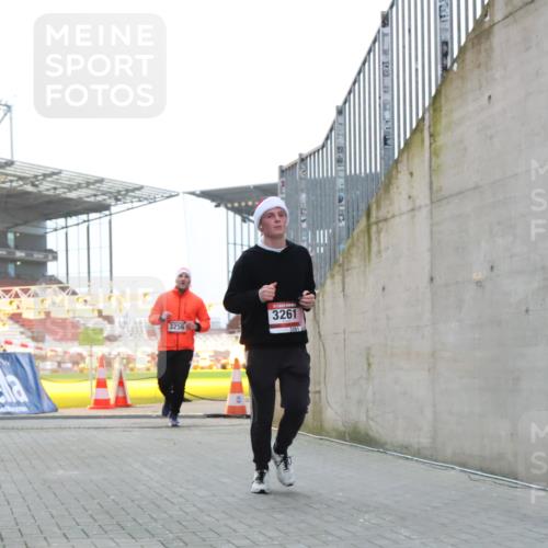 08.12.2024 - St. Pauli X-Mass-Run No. 14 H.Heesch http://msf.ph/oto/7490229 08.12.2024 09:56:32 Ziel 415, 1852, 799, 3256, 3261 meine-sportfotos.de