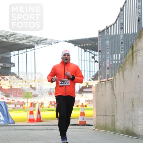 08.12.2024 - St. Pauli X-Mass-Run No. 14 H.Heesch http://msf.ph/oto/7490248 08.12.2024 09:56:34 Ziel 1852, 3261, 799, 3256, 3261 meine-sportfotos.de