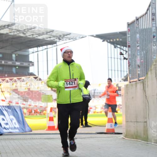 08.12.2024 - St. Pauli X-Mass-Run No. 14 H.Heesch http://msf.ph/oto/7490251 08.12.2024 10:04:36 Ziel 815, 1870, 2604, 31, 89, 791, 1421, 2382, 2383, 3008 meine-sportfotos.de
