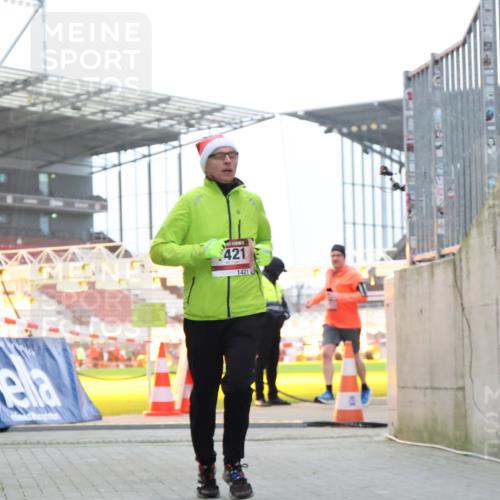 08.12.2024 - St. Pauli X-Mass-Run No. 14 H.Heesch http://msf.ph/oto/7490255 08.12.2024 10:04:36 Ziel 815, 1870, 2604, 31, 89, 791, 1421, 2382, 2383, 3008 meine-sportfotos.de