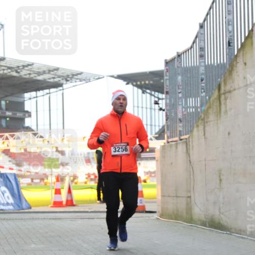 08.12.2024 - St. Pauli X-Mass-Run No. 14 H.Heesch http://msf.ph/oto/7490265 08.12.2024 09:56:34 Ziel 1852, 3261, 799, 3256, 3261 meine-sportfotos.de