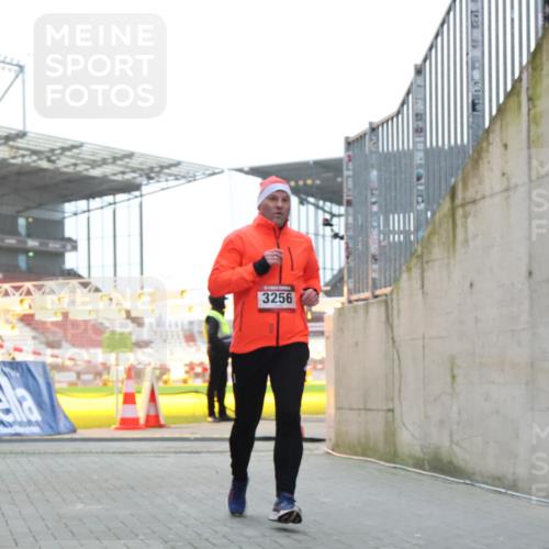 08.12.2024 - St. Pauli X-Mass-Run No. 14 H.Heesch http://msf.ph/oto/7490277 08.12.2024 09:56:34 Ziel 1852, 3261, 799, 3256, 3261 meine-sportfotos.de
