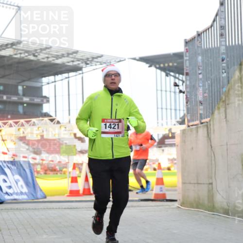 08.12.2024 - St. Pauli X-Mass-Run No. 14 H.Heesch http://msf.ph/oto/7490279 08.12.2024 10:04:36 Ziel 815, 1870, 2604, 31, 89, 791, 1421, 2382, 2383, 3008 meine-sportfotos.de