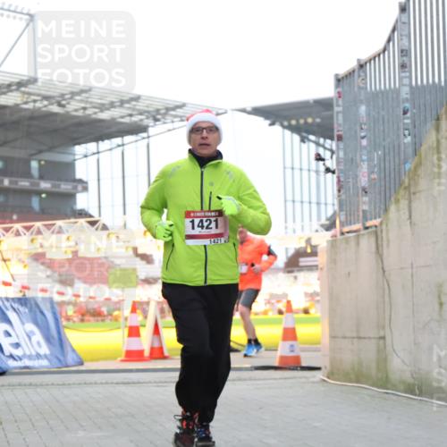 08.12.2024 - St. Pauli X-Mass-Run No. 14 H.Heesch http://msf.ph/oto/7490287 08.12.2024 10:04:36 Ziel 815, 1870, 2604, 31, 89, 791, 1421, 2382, 2383, 3008 meine-sportfotos.de