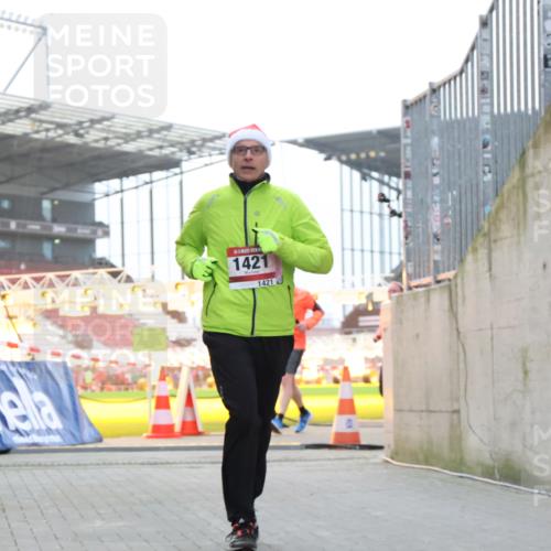 08.12.2024 - St. Pauli X-Mass-Run No. 14 H.Heesch http://msf.ph/oto/7490292 08.12.2024 10:04:36 Ziel 815, 1870, 2604, 31, 89, 791, 1421, 2382, 2383, 3008 meine-sportfotos.de