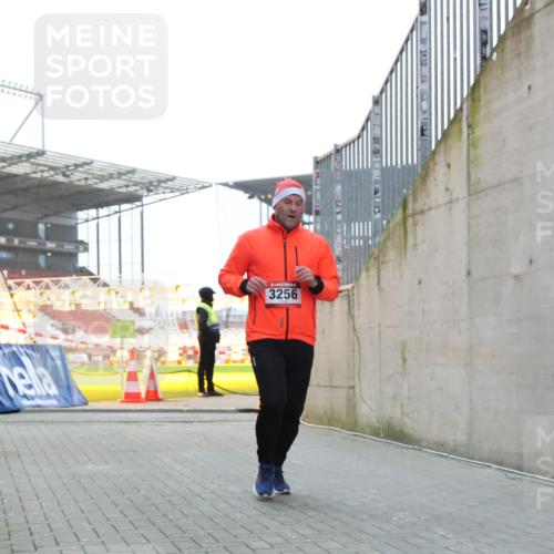 08.12.2024 - St. Pauli X-Mass-Run No. 14 H.Heesch http://msf.ph/oto/7490302 08.12.2024 09:56:34 Ziel 1852, 3261, 799, 3256, 3261 meine-sportfotos.de