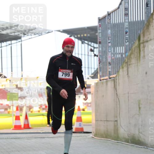 08.12.2024 - St. Pauli X-Mass-Run No. 14 H.Heesch http://msf.ph/oto/7490318 08.12.2024 09:56:40 Ziel 799, 1852, 3256, 3261, 799 meine-sportfotos.de
