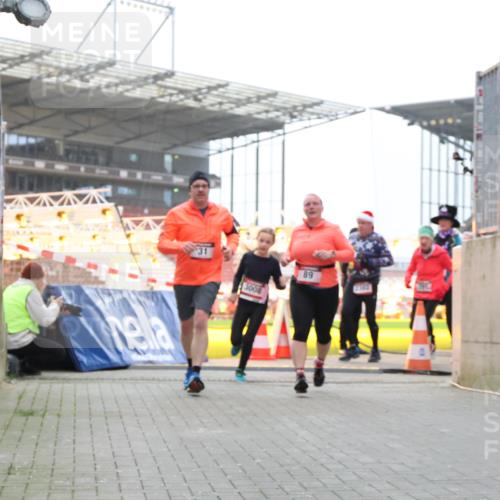 08.12.2024 - St. Pauli X-Mass-Run No. 14 H.Heesch http://msf.ph/oto/7490321 08.12.2024 10:04:39 Ziel 1421, 2604, 31, 89, 299, 627, 634, 791, 1421, 2380, 2382, 2383, 3008 meine-sportfotos.de