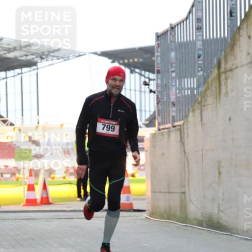 08.12.2024 - St. Pauli X-Mass-Run No. 14 H.Heesch http://msf.ph/oto/7490325 08.12.2024 09:56:40 Ziel 799, 1852, 3256, 3261, 799 meine-sportfotos.de