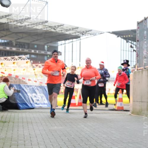 08.12.2024 - St. Pauli X-Mass-Run No. 14 H.Heesch http://msf.ph/oto/7490329 08.12.2024 10:04:39 Ziel 1421, 2604, 31, 89, 299, 627, 634, 791, 1421, 2380, 2382, 2383, 3008 meine-sportfotos.de