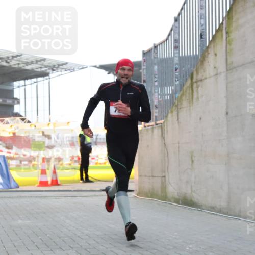 08.12.2024 - St. Pauli X-Mass-Run No. 14 H.Heesch http://msf.ph/oto/7490342 08.12.2024 09:56:40 Ziel 799, 1852, 3256, 3261, 799 meine-sportfotos.de