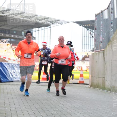 08.12.2024 - St. Pauli X-Mass-Run No. 14 H.Heesch http://msf.ph/oto/7490344 08.12.2024 10:04:40 Ziel 1421, 2604, 3008, 31, 89, 299, 627, 634, 791, 2380, 2382, 2383, 3008 meine-sportfotos.de