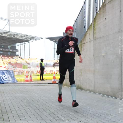 08.12.2024 - St. Pauli X-Mass-Run No. 14 H.Heesch http://msf.ph/oto/7490367 08.12.2024 09:56:41 Ziel 799, 1852, 3256, 3261, 799 meine-sportfotos.de