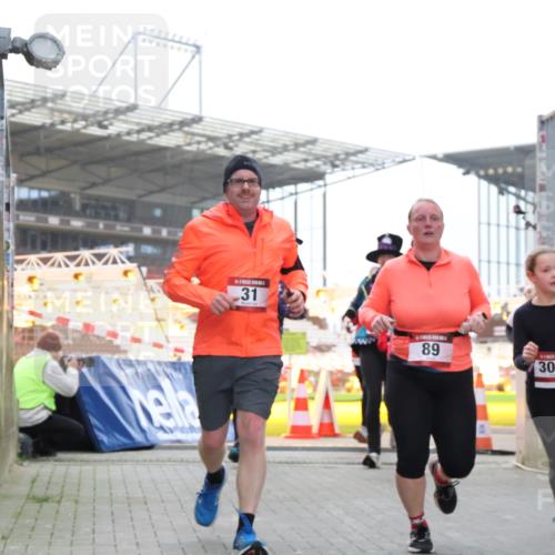 08.12.2024 - St. Pauli X-Mass-Run No. 14 H.Heesch http://msf.ph/oto/7490368 08.12.2024 10:04:40 Ziel 1421, 2604, 3008, 31, 89, 299, 627, 634, 791, 2380, 2382, 2383, 3008 meine-sportfotos.de