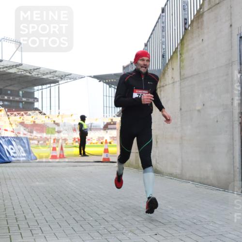 08.12.2024 - St. Pauli X-Mass-Run No. 14 H.Heesch http://msf.ph/oto/7490373 08.12.2024 09:56:41 Ziel 799, 1852, 3256, 3261, 799 meine-sportfotos.de