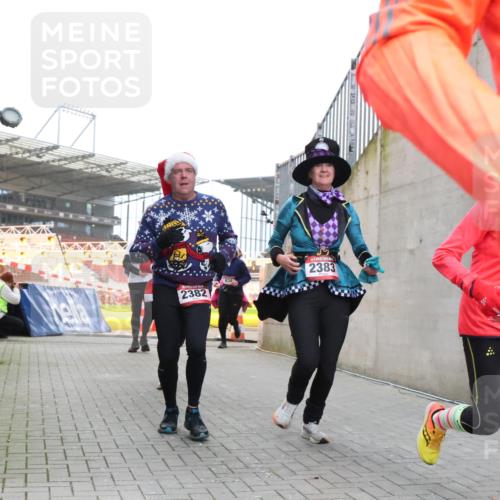 08.12.2024 - St. Pauli X-Mass-Run No. 14 H.Heesch http://msf.ph/oto/7490444 08.12.2024 10:04:43 Ziel 31, 89, 791, 1421, 2382, 2383, 2604, 3008, 31, 89, 299, 627, 634, 791, 2380, 2382, 2383 meine-sportfotos.de