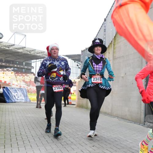 08.12.2024 - St. Pauli X-Mass-Run No. 14 H.Heesch http://msf.ph/oto/7490451 08.12.2024 10:04:43 Ziel 31, 89, 791, 1421, 2382, 2383, 2604, 3008, 31, 89, 299, 627, 634, 791, 2380, 2382, 2383 meine-sportfotos.de