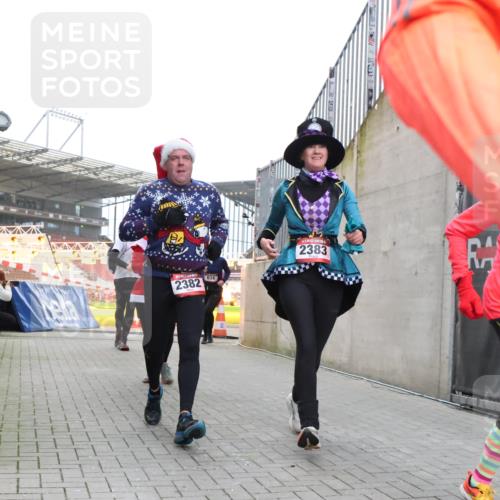 08.12.2024 - St. Pauli X-Mass-Run No. 14 H.Heesch http://msf.ph/oto/7490458 08.12.2024 10:04:43 Ziel 31, 89, 791, 1421, 2382, 2383, 2604, 3008, 31, 89, 299, 627, 634, 791, 2380, 2382, 2383 meine-sportfotos.de