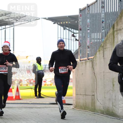 08.12.2024 - St. Pauli X-Mass-Run No. 14 H.Heesch http://msf.ph/oto/7490470 08.12.2024 09:56:52 Ziel 288, 799, 288, 2837, 2839, 3095 meine-sportfotos.de