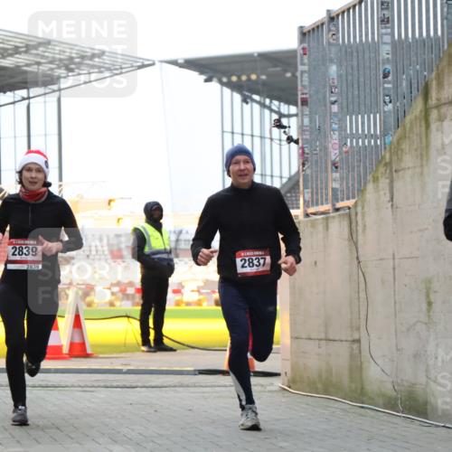 08.12.2024 - St. Pauli X-Mass-Run No. 14 H.Heesch http://msf.ph/oto/7490478 08.12.2024 09:56:52 Ziel 288, 799, 288, 2837, 2839, 3095 meine-sportfotos.de