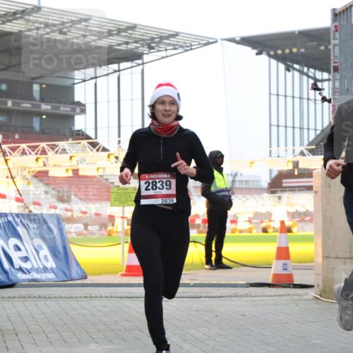 08.12.2024 - St. Pauli X-Mass-Run No. 14 H.Heesch http://msf.ph/oto/7490483 08.12.2024 09:56:52 Ziel 288, 799, 288, 2837, 2839, 3095 meine-sportfotos.de