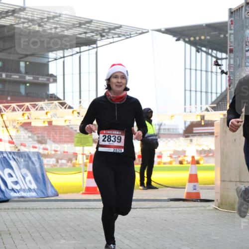 08.12.2024 - St. Pauli X-Mass-Run No. 14 H.Heesch http://msf.ph/oto/7490490 08.12.2024 09:56:52 Ziel 288, 799, 288, 2837, 2839, 3095 meine-sportfotos.de