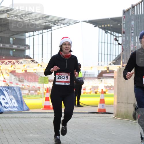 08.12.2024 - St. Pauli X-Mass-Run No. 14 H.Heesch http://msf.ph/oto/7490496 08.12.2024 09:56:52 Ziel 288, 799, 288, 2837, 2839, 3095 meine-sportfotos.de