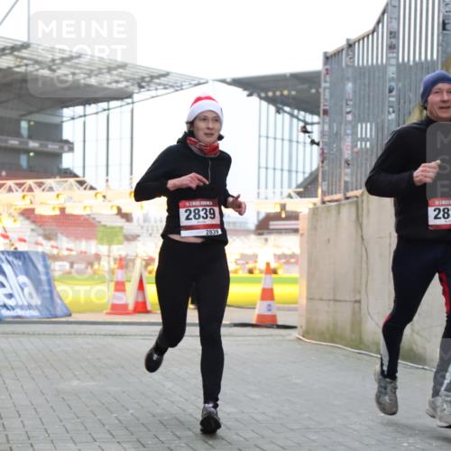 08.12.2024 - St. Pauli X-Mass-Run No. 14 H.Heesch http://msf.ph/oto/7490513 08.12.2024 09:56:53 Ziel 288, 799, 2837, 2839, 288, 2837, 2839, 3095 meine-sportfotos.de